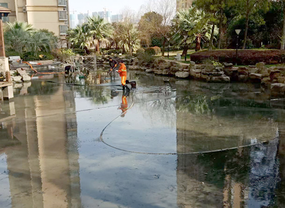 灯塔景观池淤泥清理